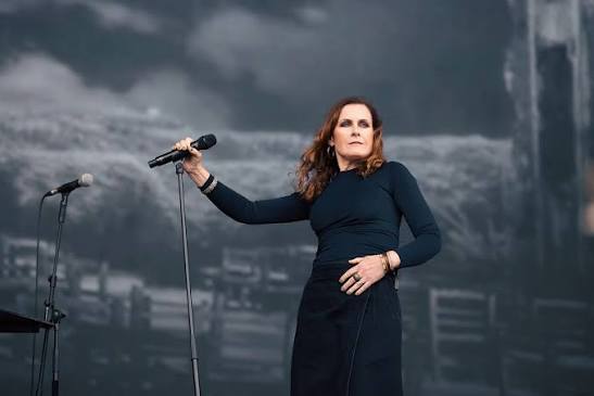 Alison Moyet editorial card