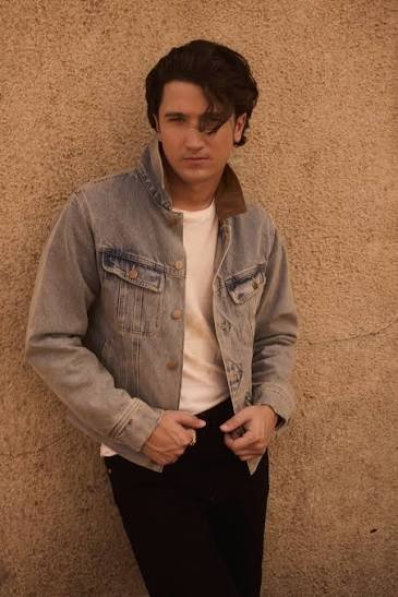 Drake Milligan artist page