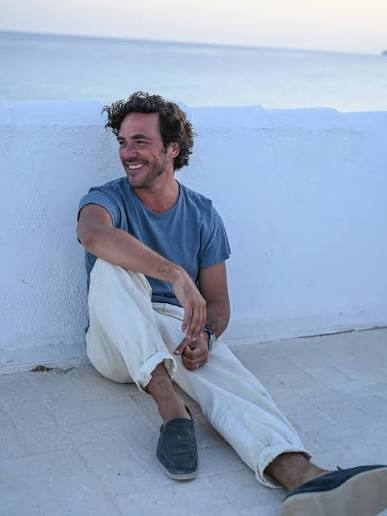 Jack Savoretti artist page